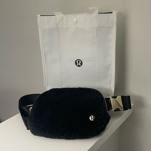 NWT Lululemon Everywhere Belt Bag *Fleece